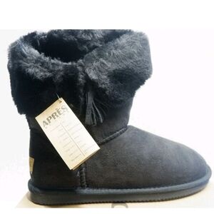 Lamo Apres Boots Size 8 Black V Shape & Tassels Brand New w Tags In Box Ugg Uggs